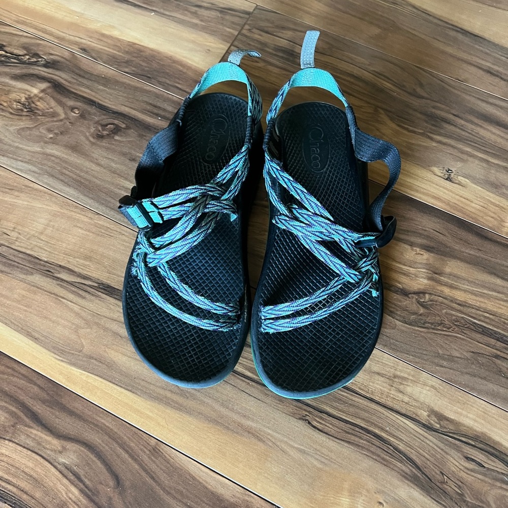 Sz 6 Chaco sandals (will also fit a 7, just depends how you wear your sandals)
